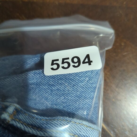 Levi's Jeans Men's 34x34 Fits 34x32 Blue 501 Straight Button Fly Denim - Picture 11 of 11